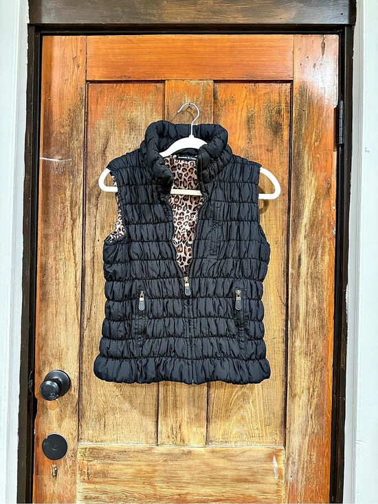 Essentials by Milano Jackets & Blazers - Essentials By Milano Black Puffer Vest with Leopard Print Lining Leopard Lining